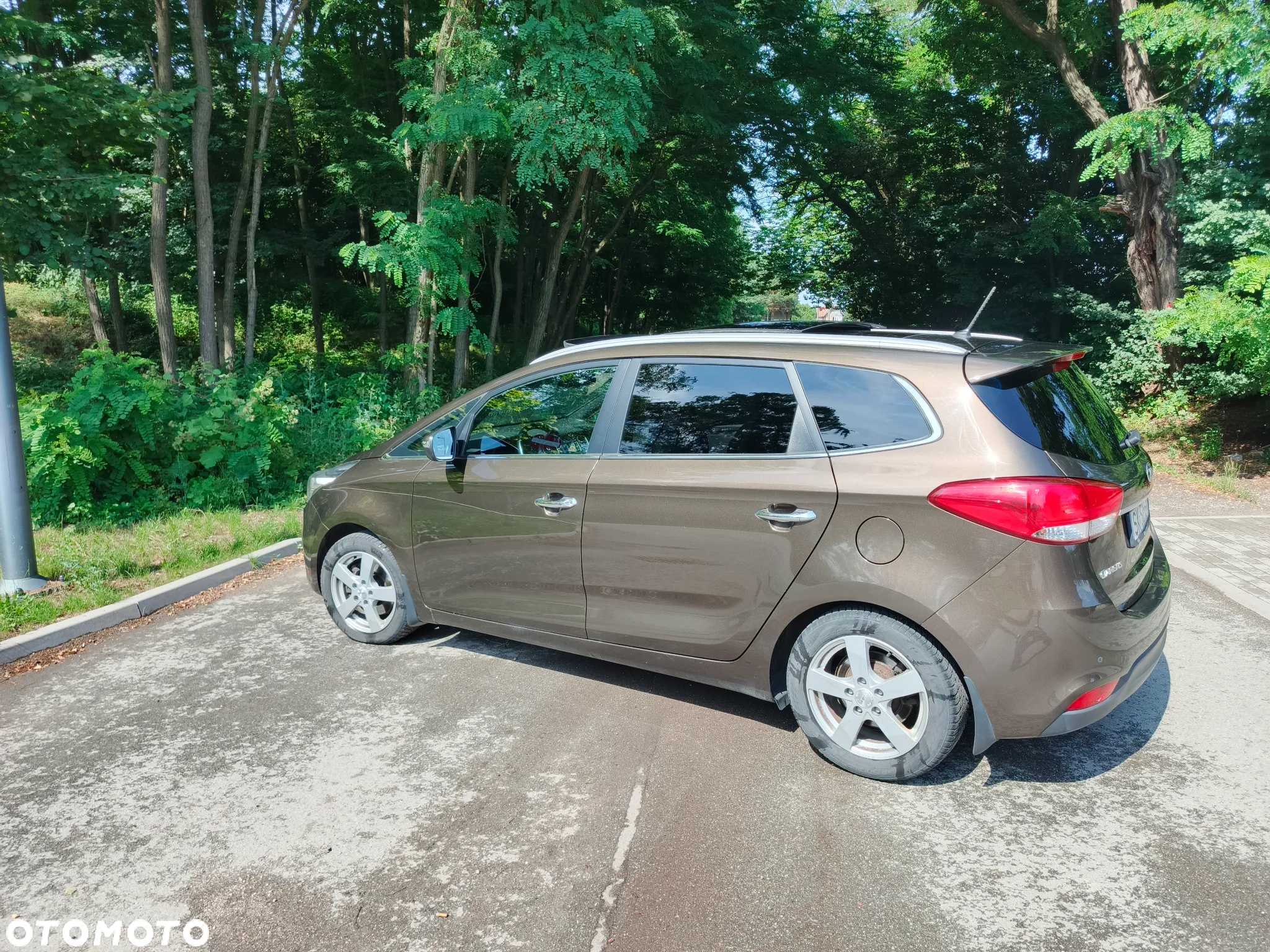 Kia Carens - 4