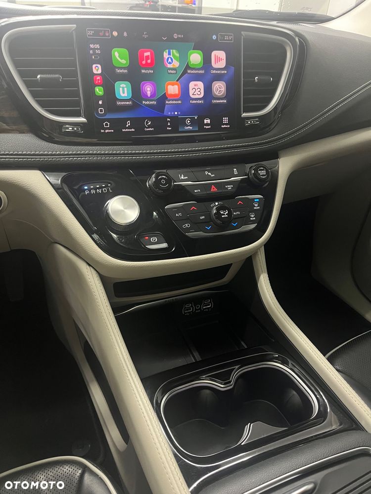 Chrysler Pacifica - 17