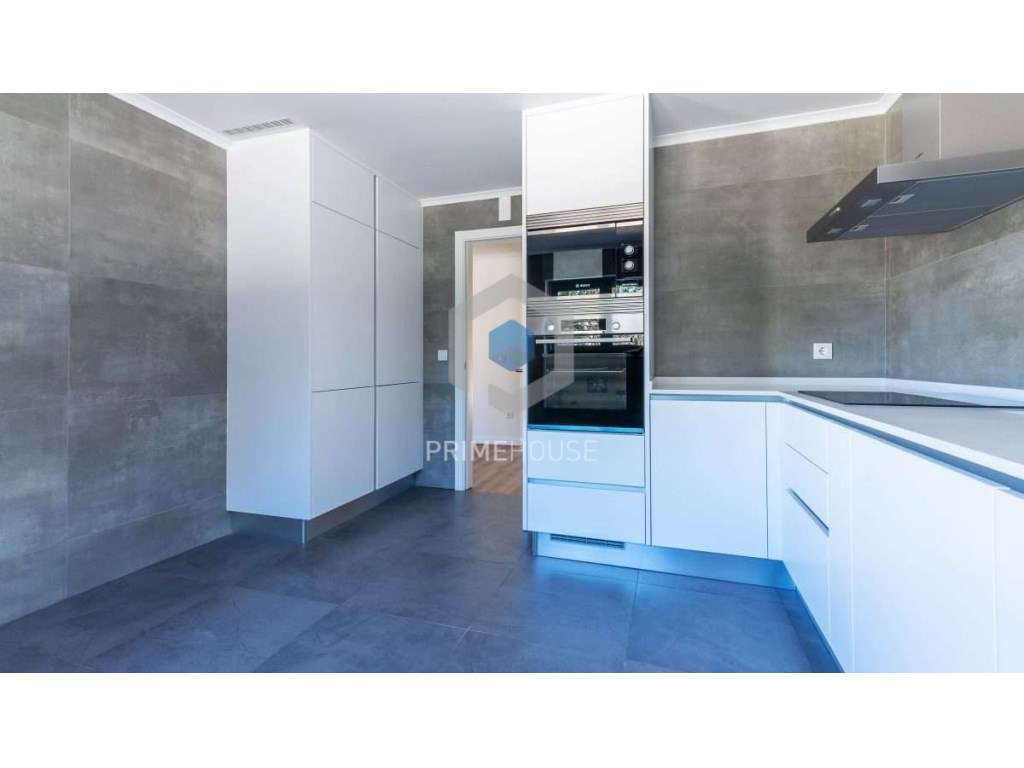 Moradia T4 em Condomínio privado com piscina, perto do Colégio St.P... - Grande imagem: 4/40