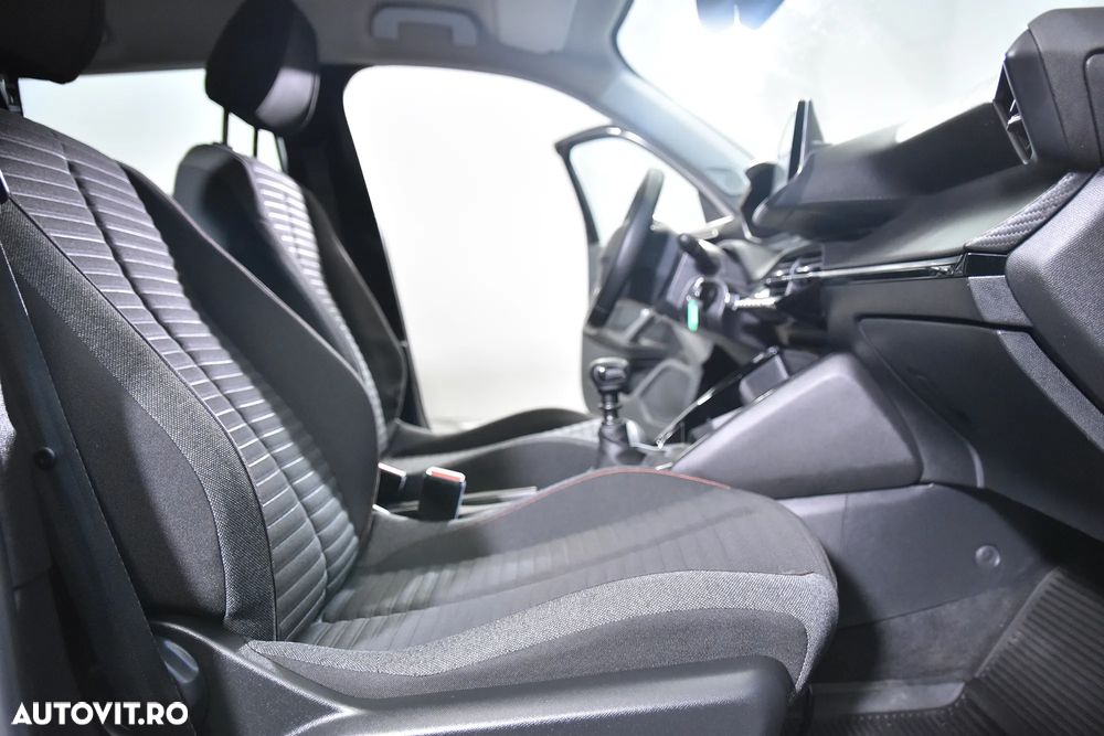 Peugeot 2008 - 12