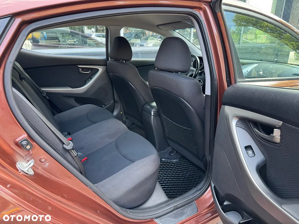 Hyundai Elantra 1.6 Comfort - 15