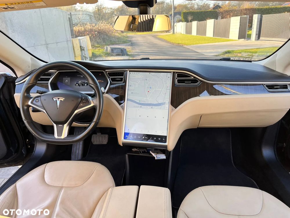 Tesla Model S - 12