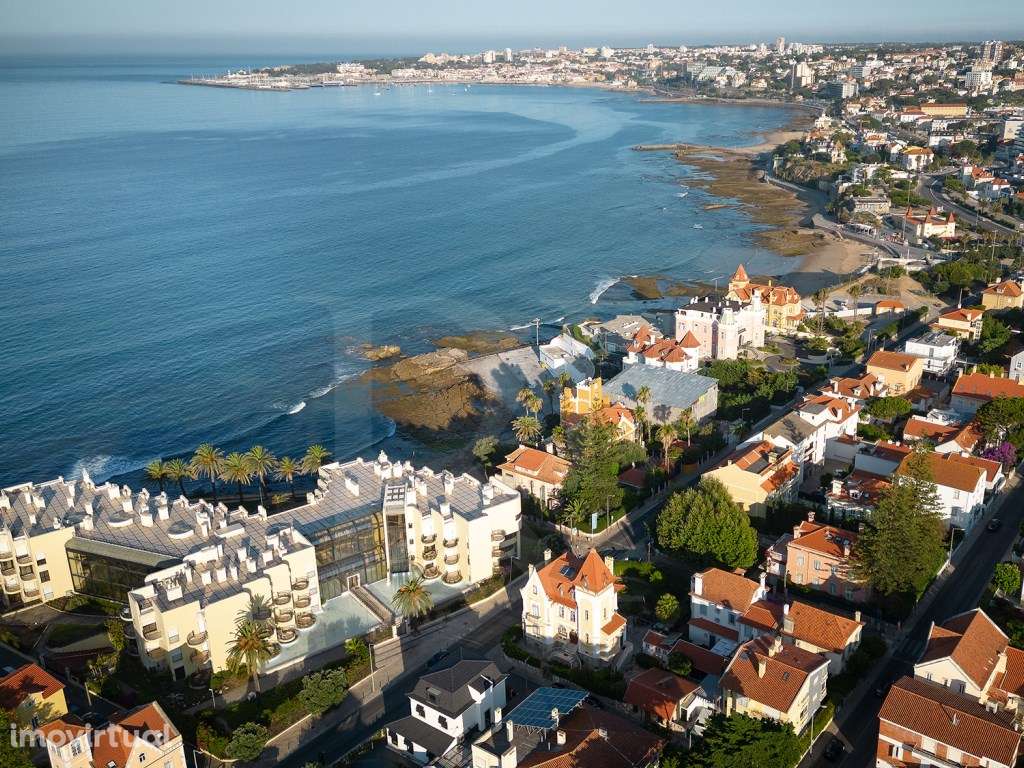 Moradia T3+1 Frente mar no Estoril, com 3 lugares de garagem e piscina - Grande imagem: 4/26