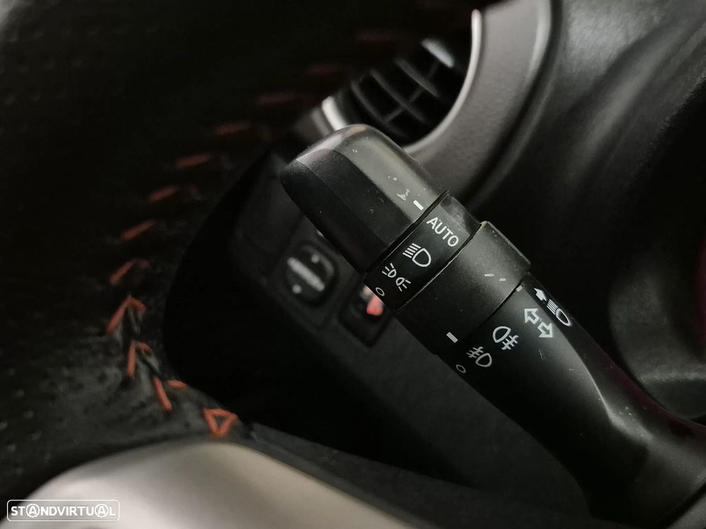 Toyota Yaris 1.4 D-4D Sport — fotografia 17