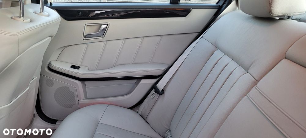 Mercedes-Benz Klasa E 220 BlueTEC 4-Matic Avantgarde - 13