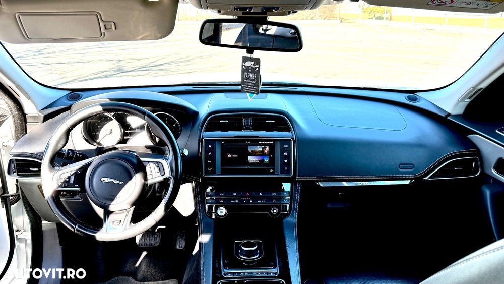 Jaguar F-Pace 20d Aut. R-Sport - 11