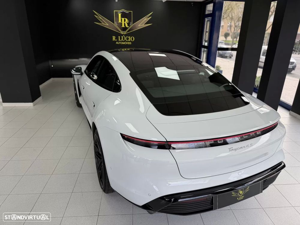 Porsche Taycan 4S - 13