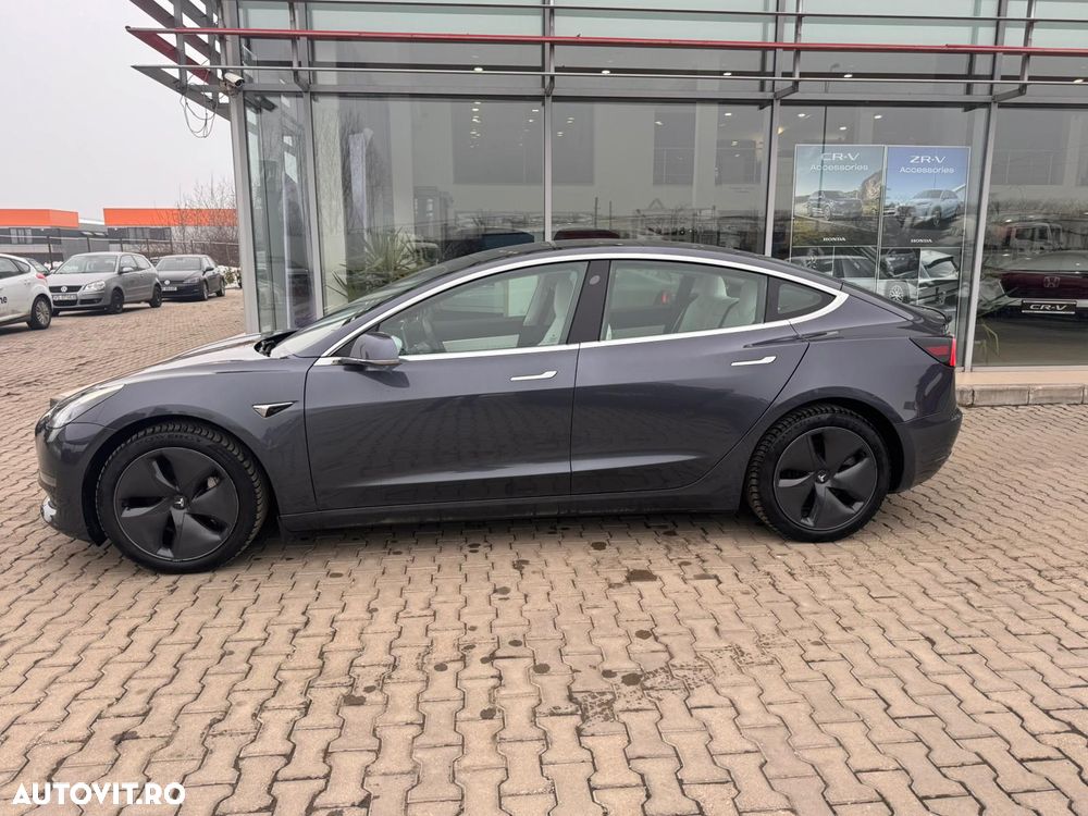 Tesla Model 3 - 5