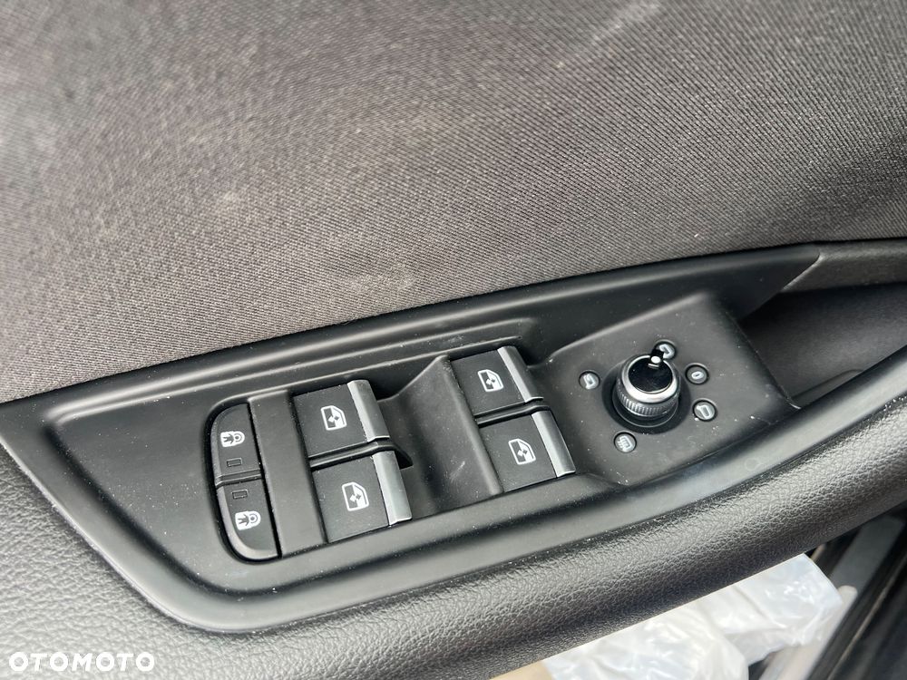 Audi A4 Avant 30 TDI S tronic - 32