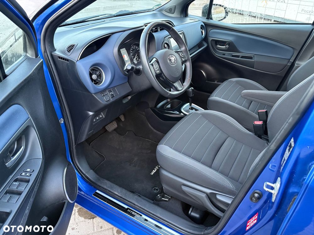 Toyota Yaris Hybrid 100 Selection Passion - 16