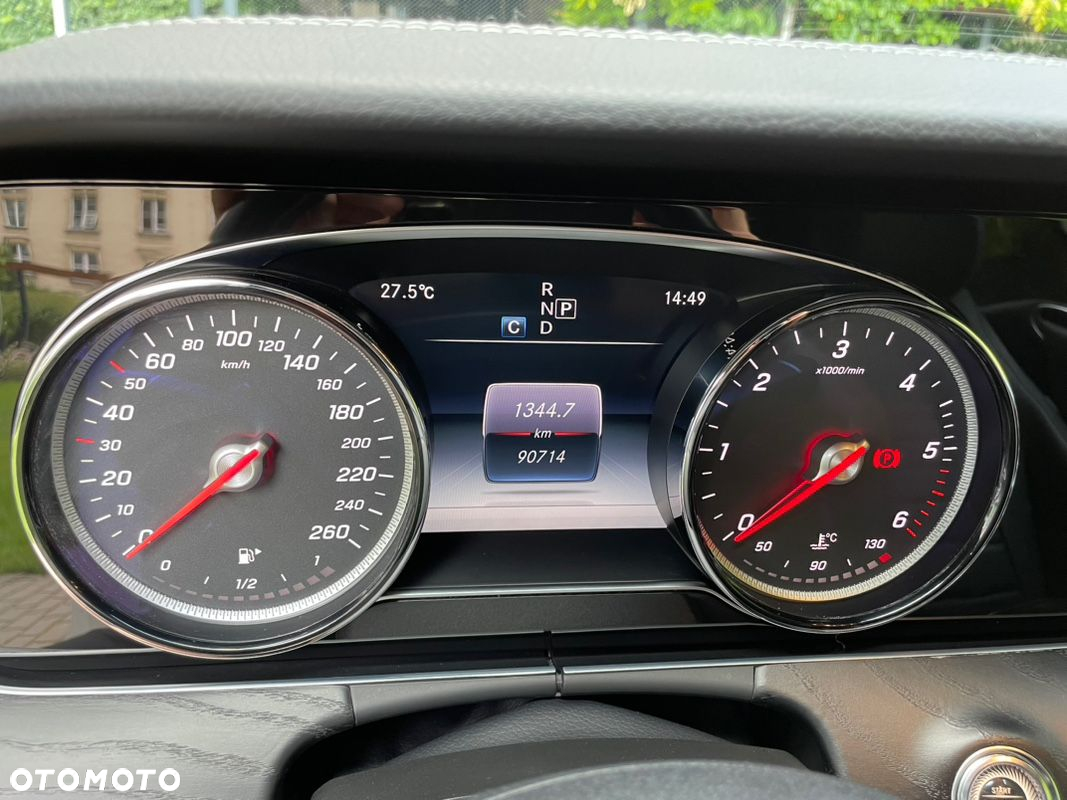 Mercedes-Benz Klasa E 220 d Coupe 4-Matic 9G-TRONIC - 33