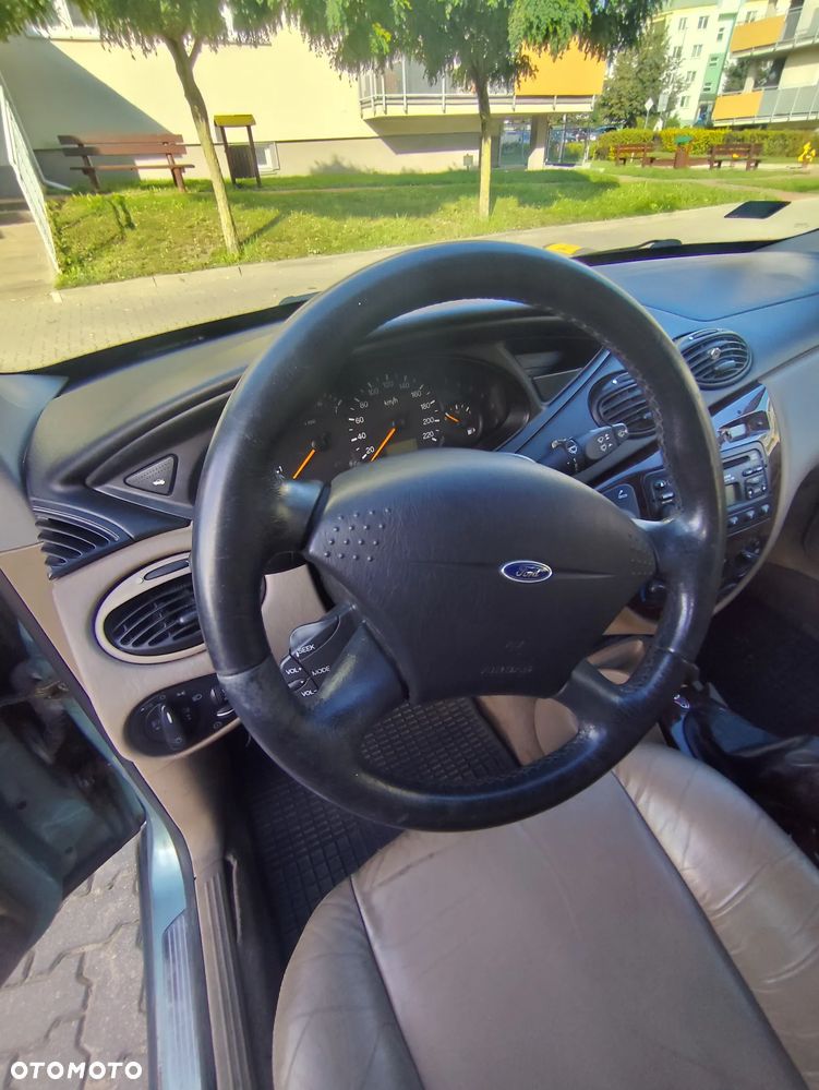 Ford Focus DI Ghia - 11