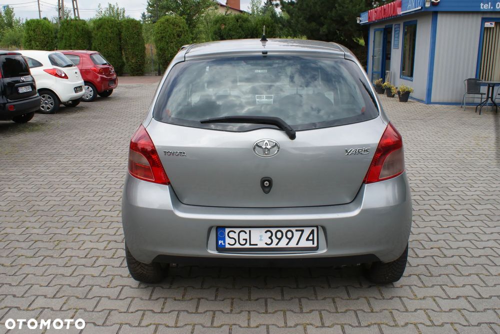 Toyota Yaris - 10