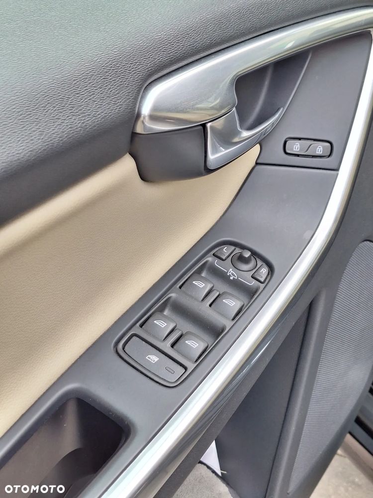 Volvo XC 60 D4 Drive-E Momentum - 11