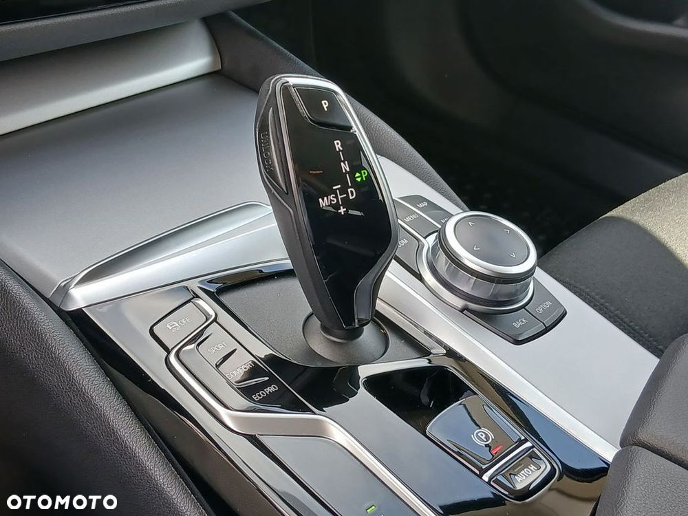 BMW Seria 5 518d - 21