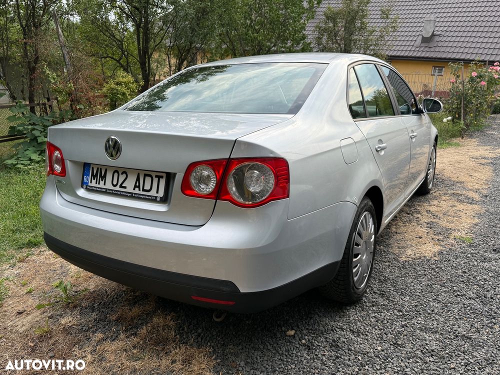 Volkswagen Jetta 1.6 Comfortline - 5