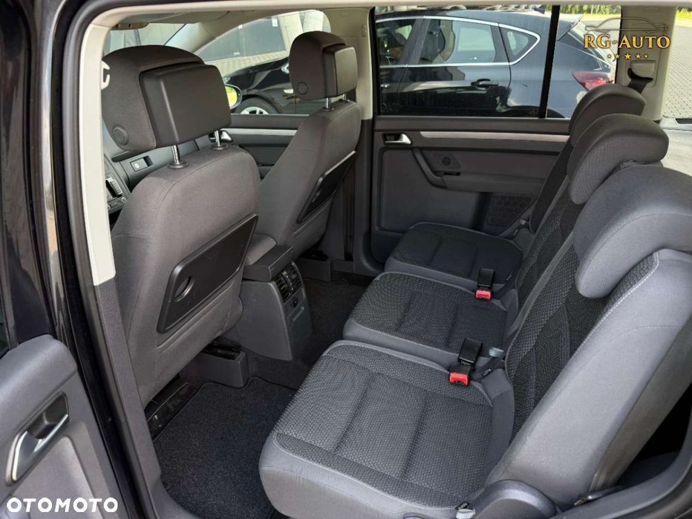 Volkswagen Touran - 30
