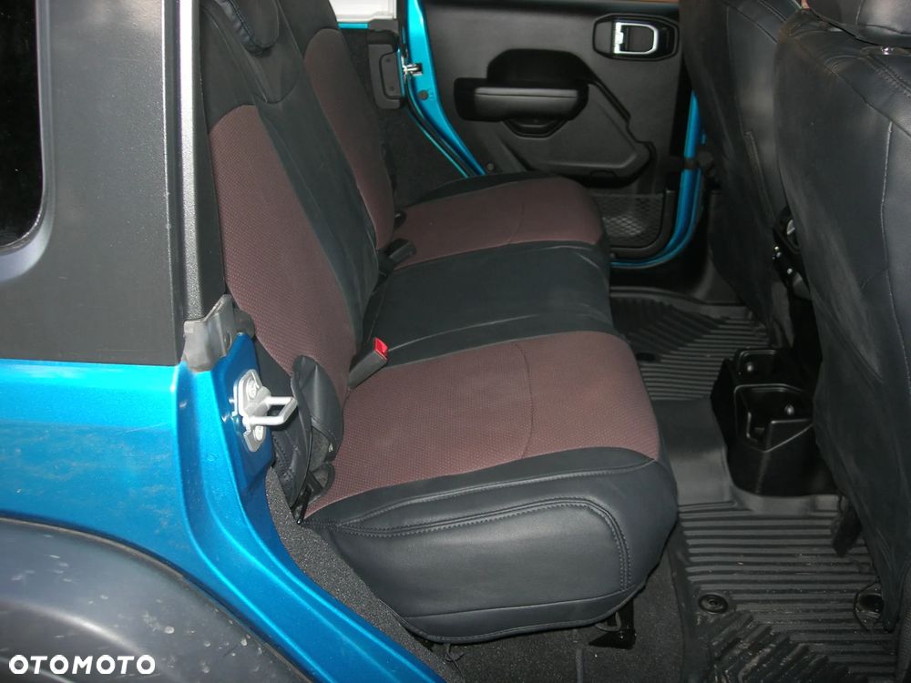 Jeep Wrangler - 4