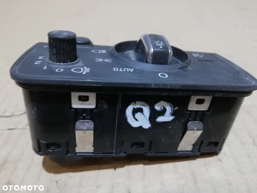 PRZEŁĄCZNIK WŁĄCZNIK ŚWIATEŁ 8V0941531BE AUDI Q2 - 2