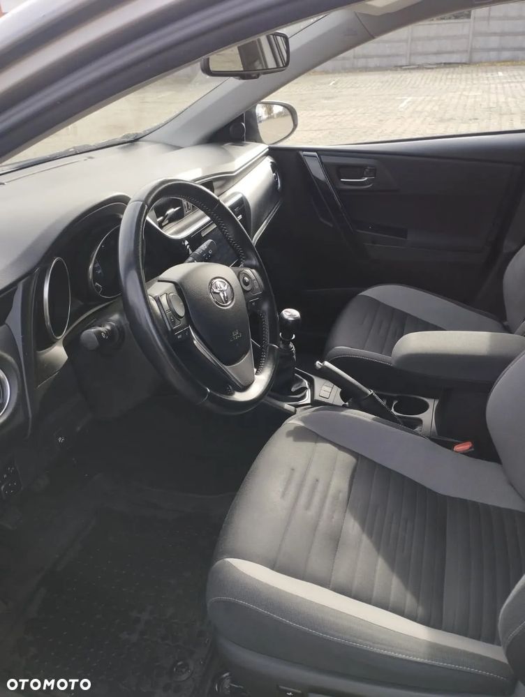 Toyota Auris 1.6 Premium - 12