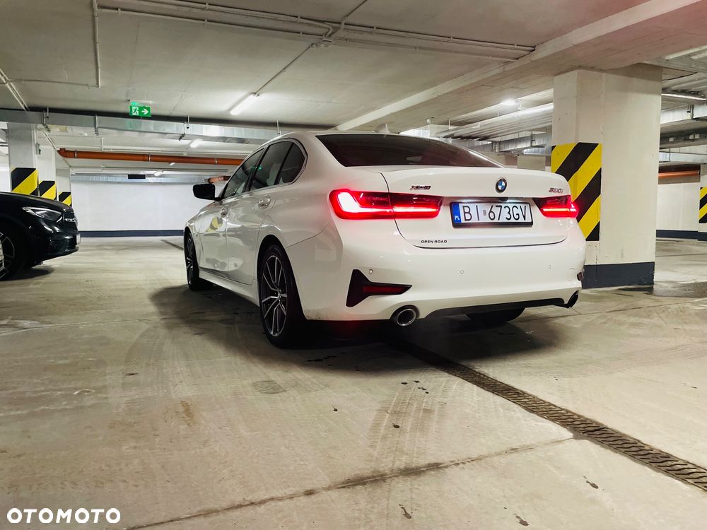BMW Seria 3 330i xDrive M Sport - 4