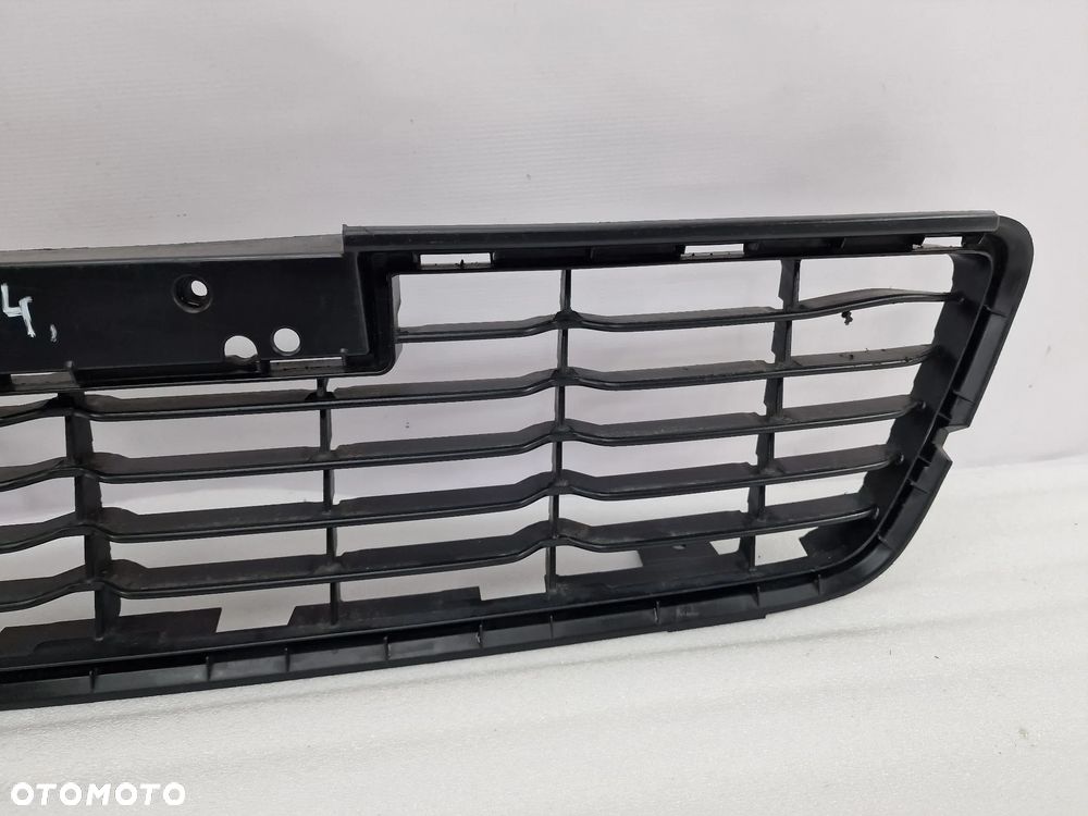 TOYOTA HILUX VIII 15- KRATKA ŚRODKOWA ZDERZAKA PRZEDNIEGO PRZÓD , NR 53112-0K130 , NR AUKCJI KR104 - 5