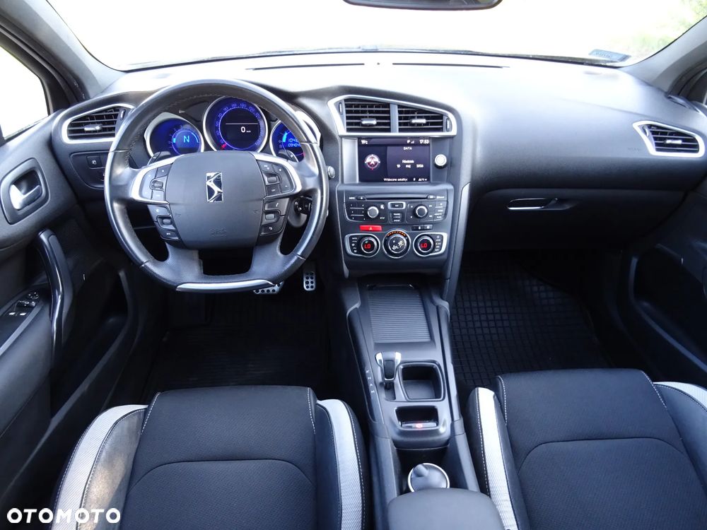 Citroën DS4 1.6 e-HDi SoChic MCP - 9