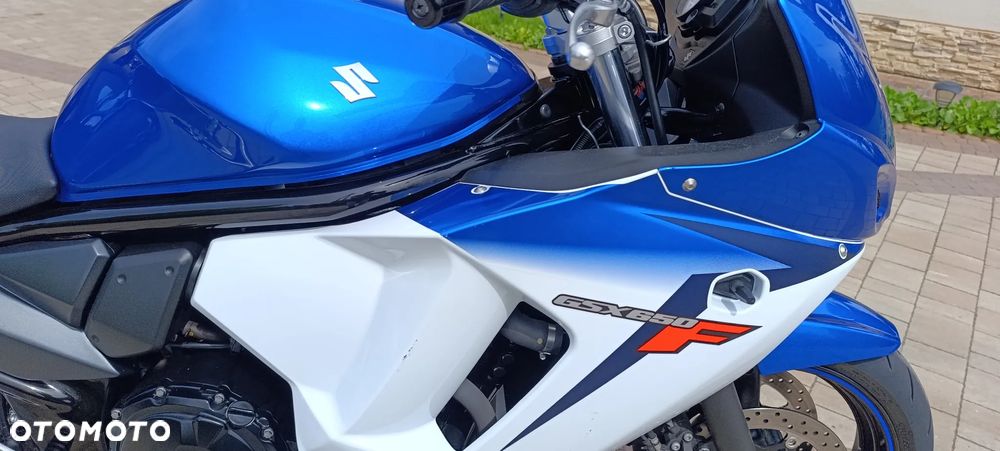 Suzuki GSX - 27
