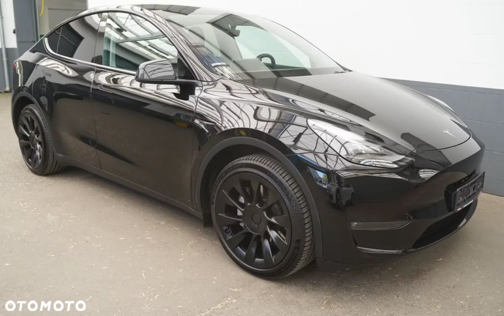 Tesla Model Y - 10