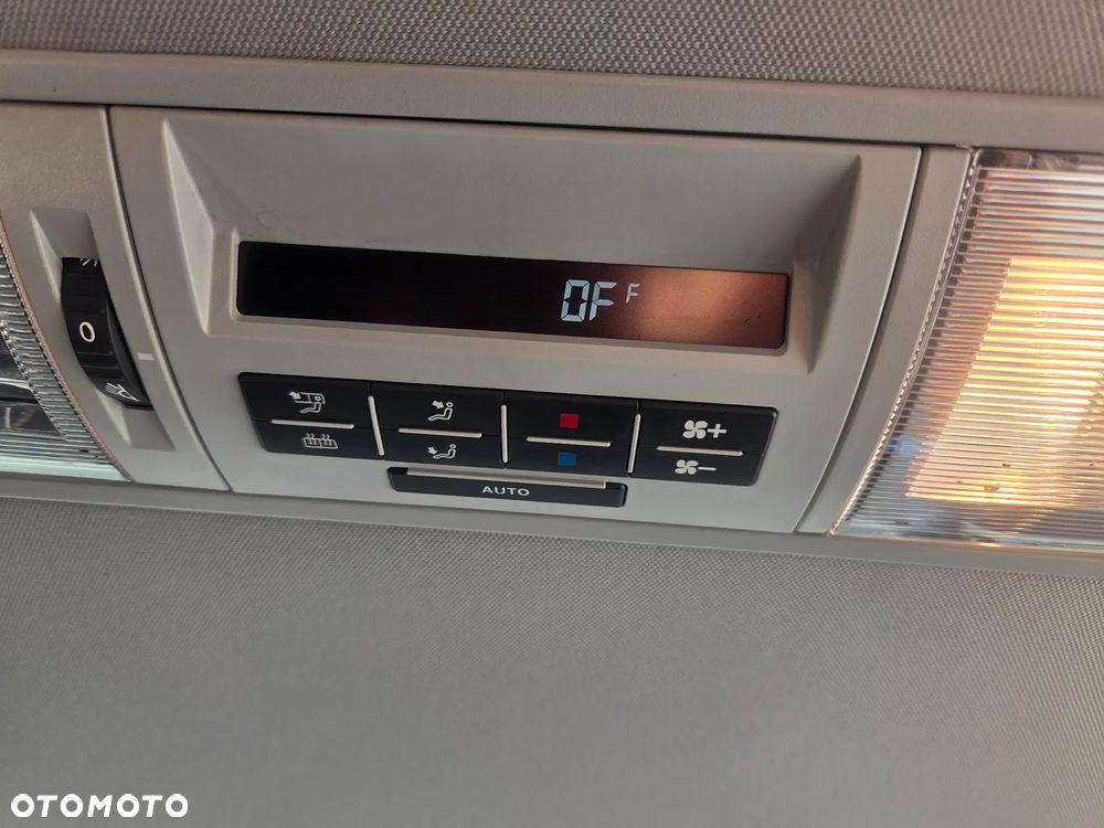 Volkswagen Multivan - 16