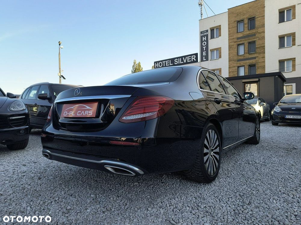 Mercedes-Benz Klasa E 400 4-Matic 9G-TRONIC - 32
