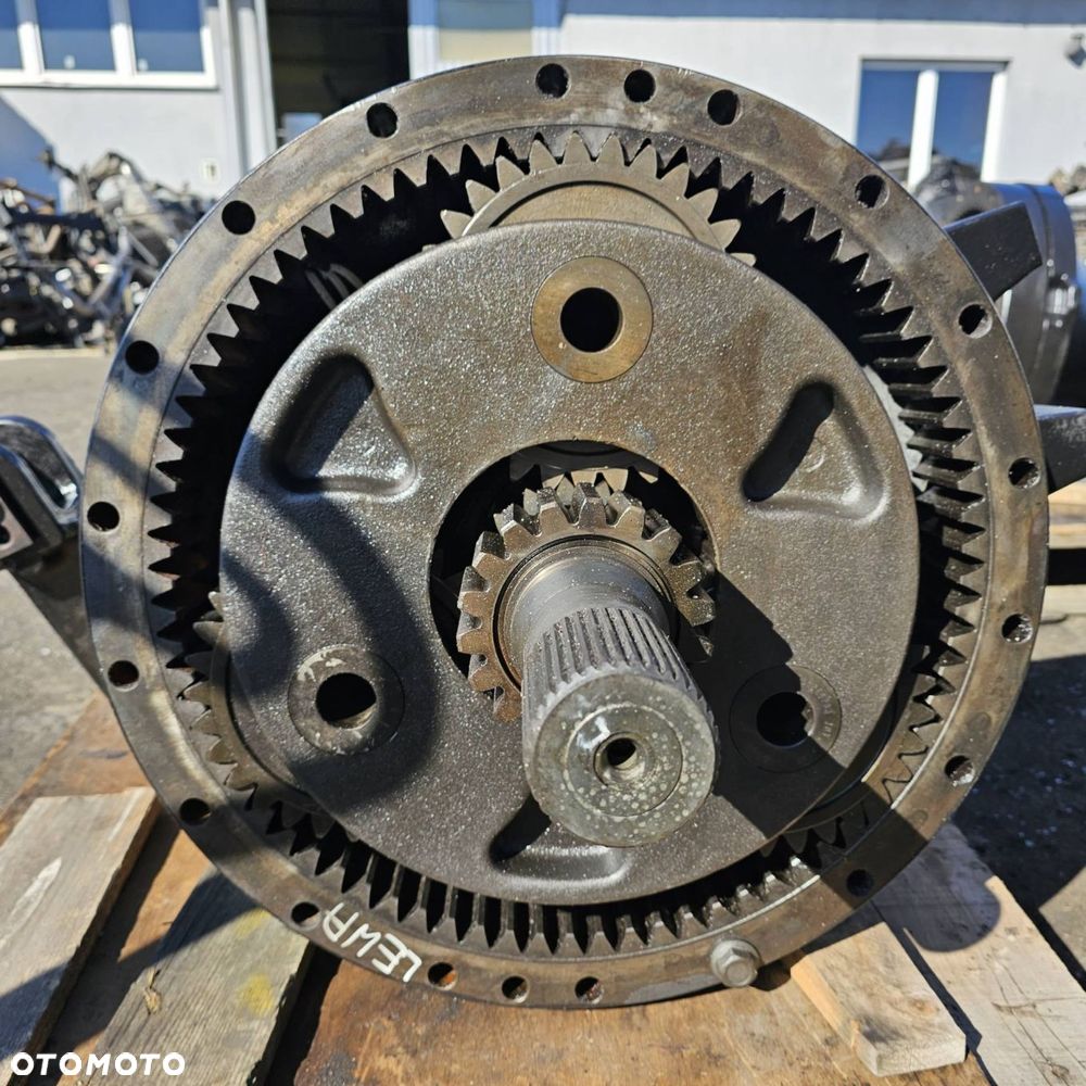 ZWOLNICA NEW HOLLAND T8.390 84176832 - 4