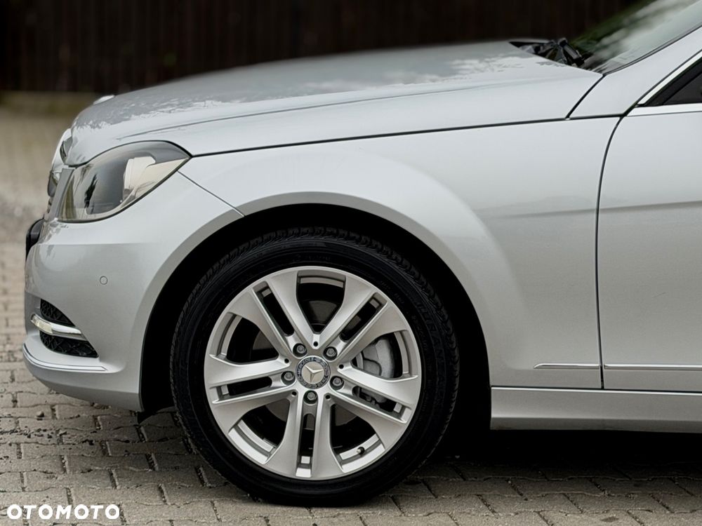 Mercedes-Benz Klasa C 200 T Avantgarde Edition - 26