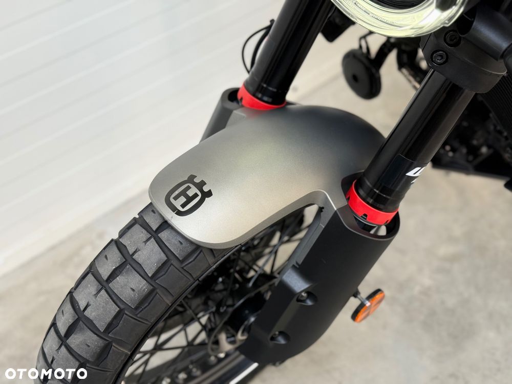 Husqvarna Svartpilen - 23