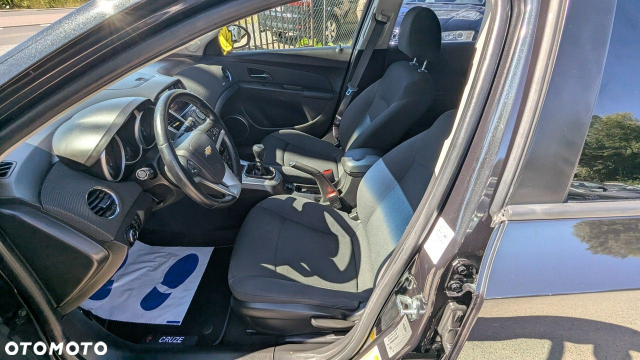Chevrolet Cruze - 12