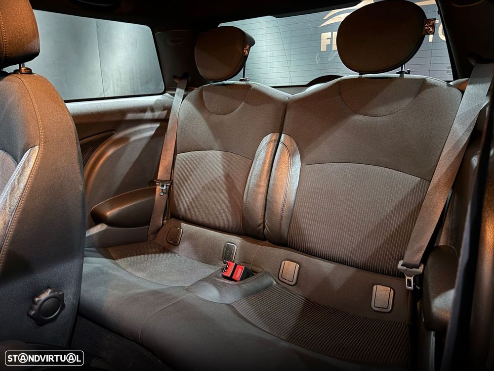 MINI 3 Portas Cooper D - 30