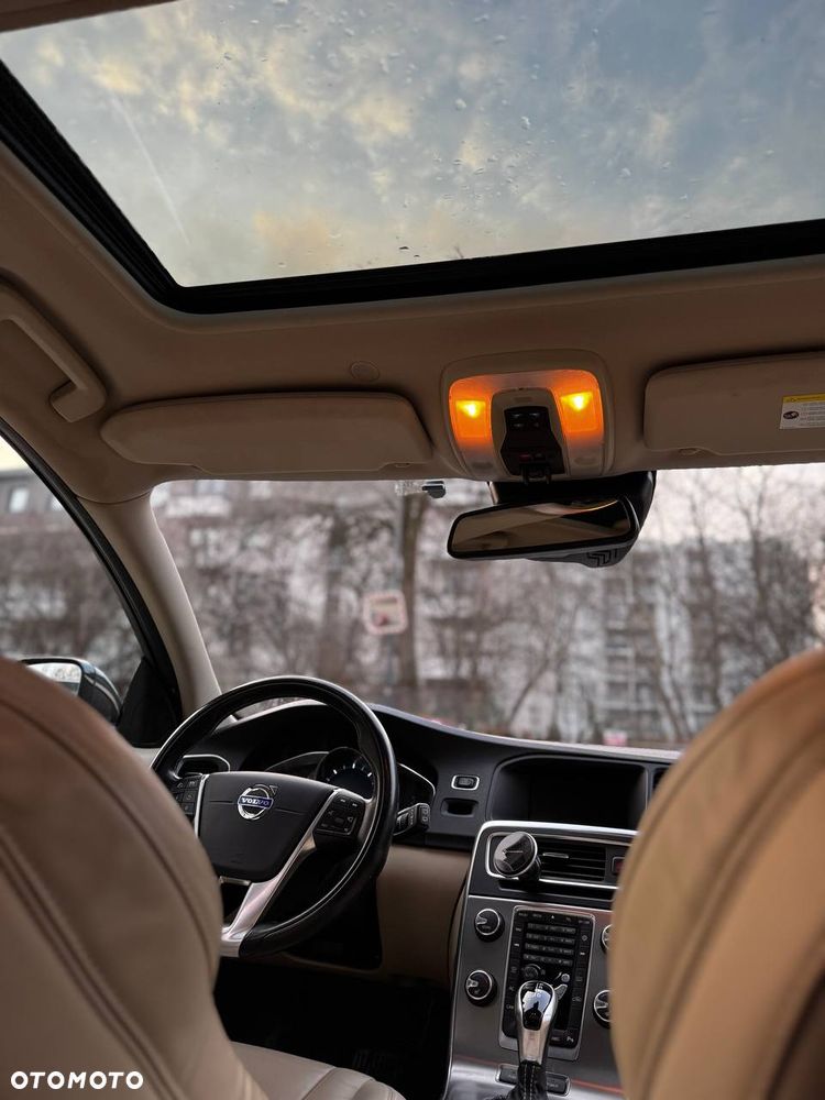 Volvo V60 D6 AWD Plug-in Hybrid Summum - 6