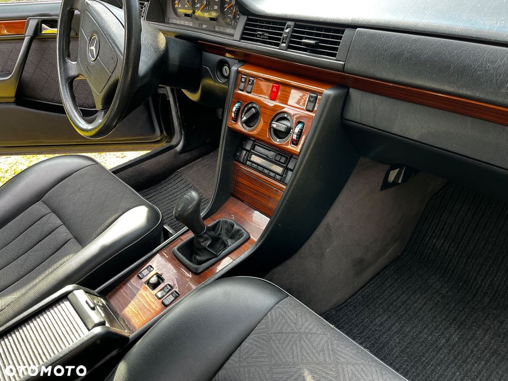 Mercedes-Benz Klasa E 250 T Diesel - 23