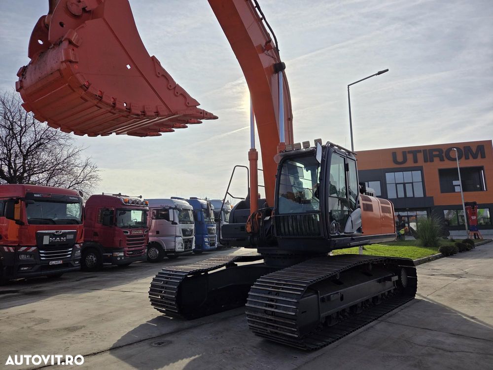 Hitachi ZX350, 2018, 8.061h, cupa noua, Masa operationala 35,6t, Inst hidr pe picon pe brate, inst hidr rotire, gresare automata, senile 90% ok, 3 pompe hidr HITACHI, produs in JAPONIA, Isuzu 282CP, Ad sapare 7,5m, ridica 22t, STARE F BUNA-PROMOTIE 89.900EUR - 38