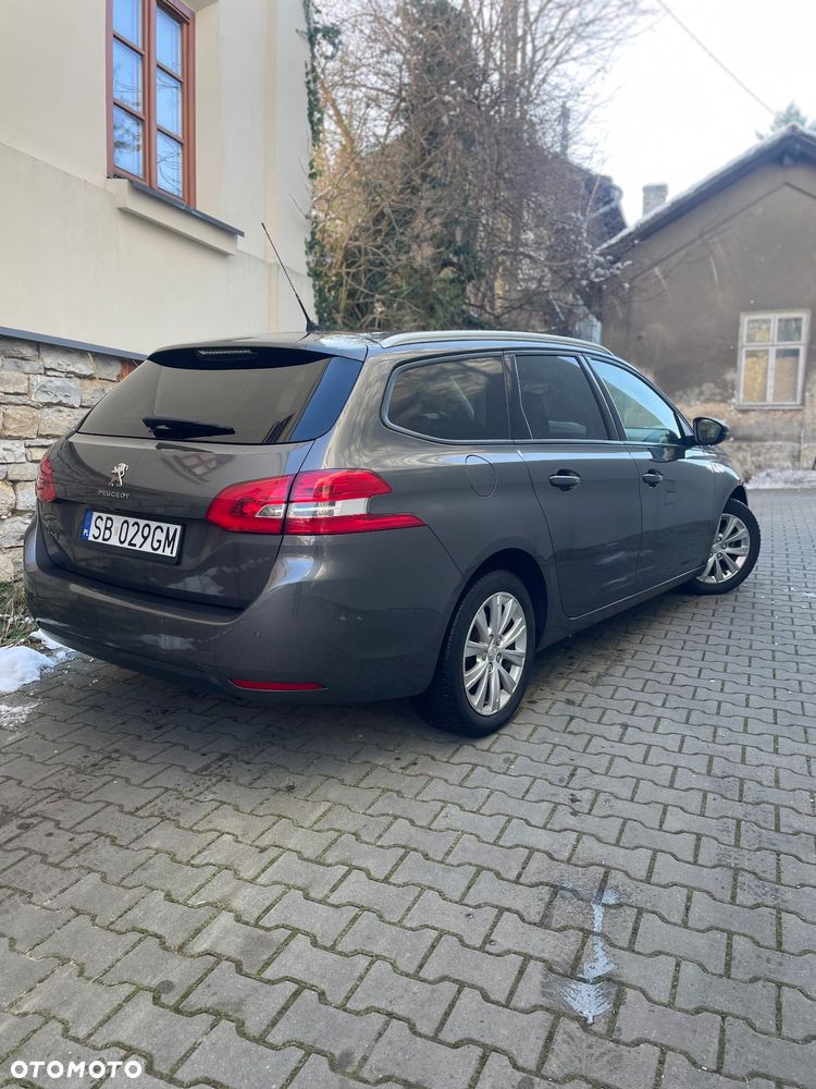 Peugeot 308 - 8
