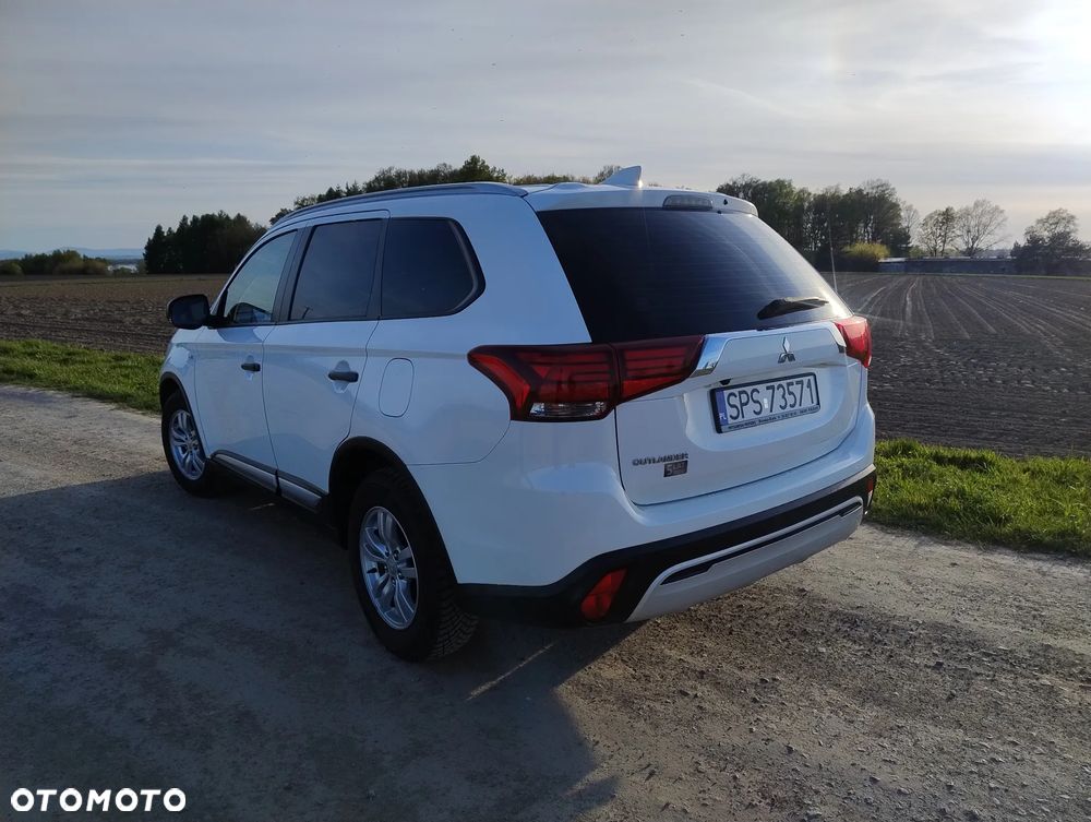 Mitsubishi Outlander 2.0 Invite + 2WD - 6
