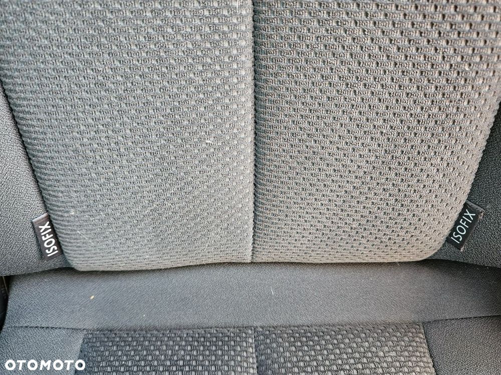 Volkswagen Passat - 17