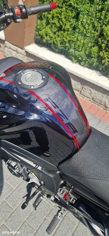 Yamaha FZ8 - 9