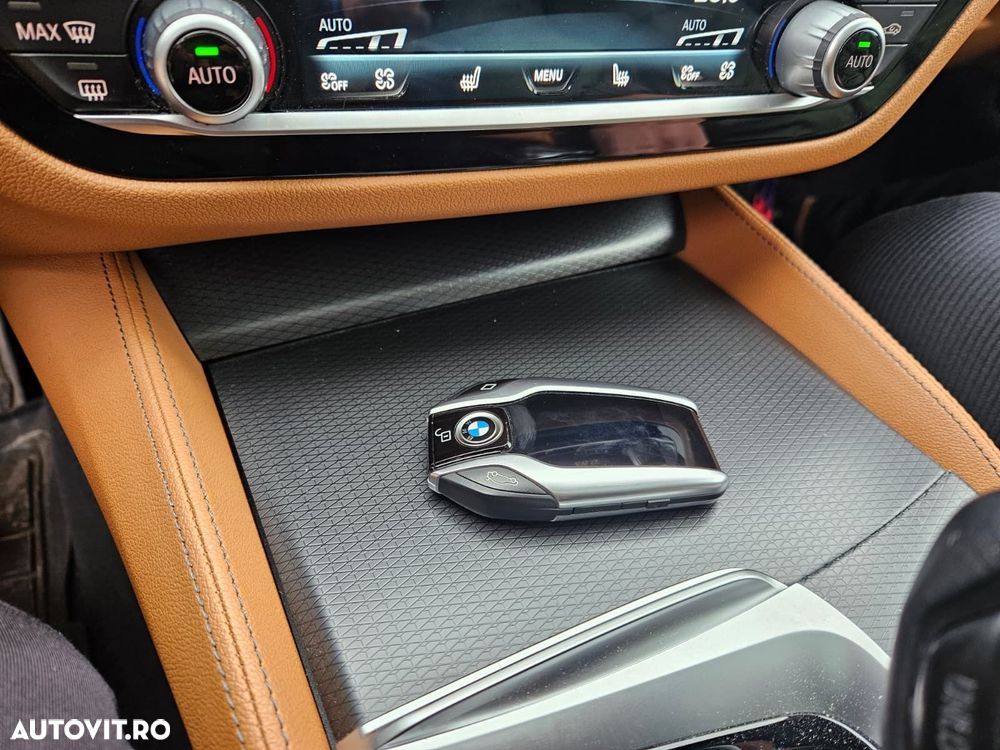 BMW Seria 5 530i xDrive AT MHEV - 39