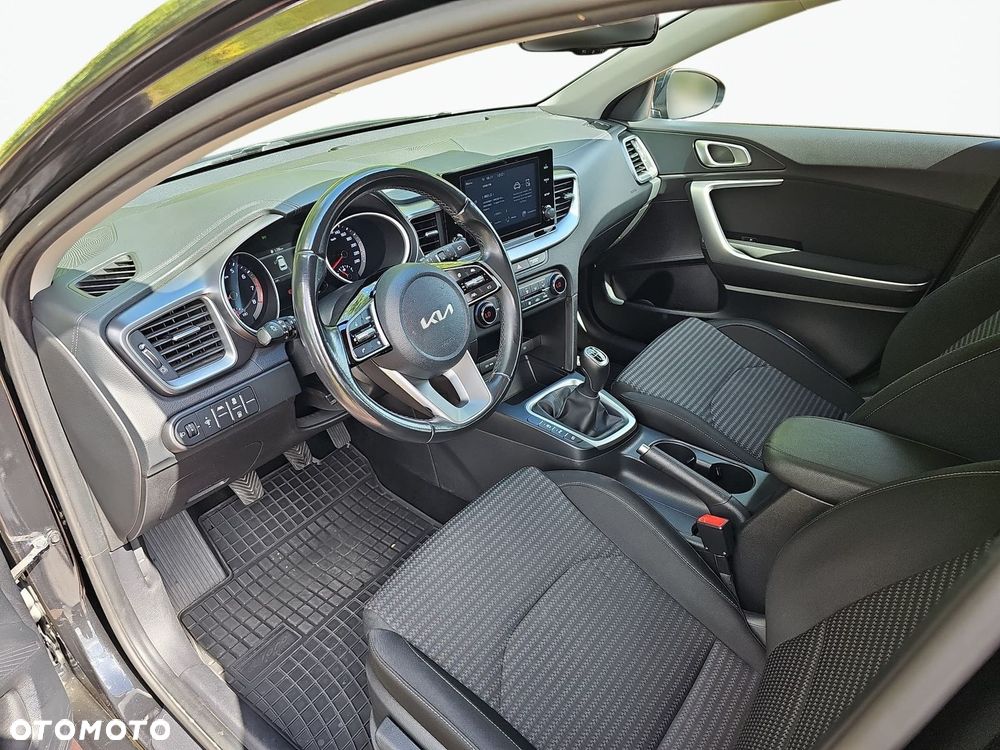 Kia Ceed 1.5 T-GDI M - 10