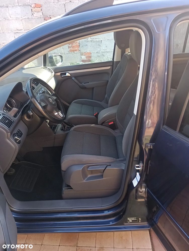 Volkswagen Touran - 30