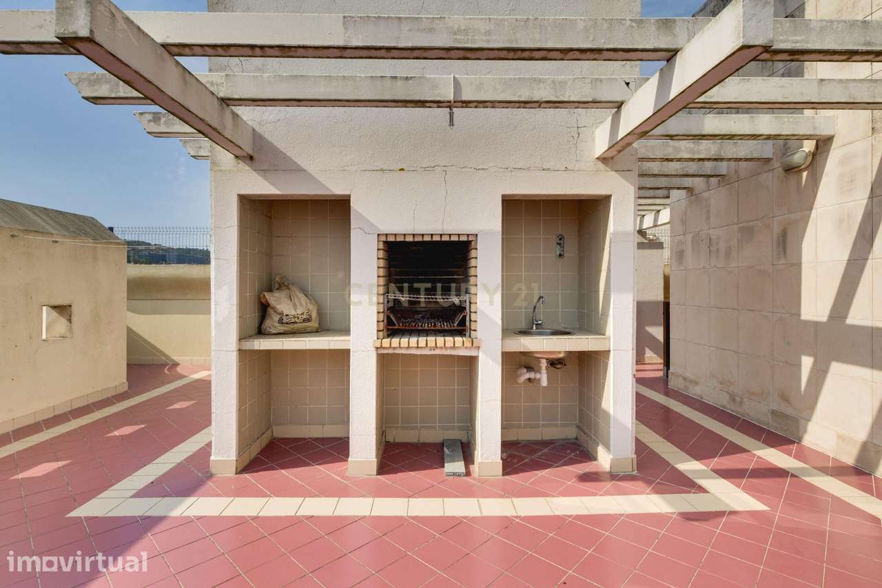 Apartamento T4 com Terraço Privativo e Churrasqueira no Condomínio Lez - Grande imagem: 4/46