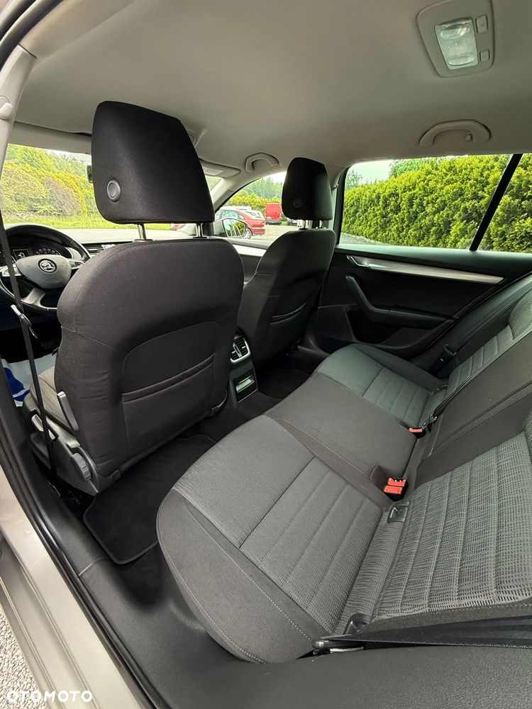 Skoda Octavia 2.0 TDI SCR Style DSG - 16