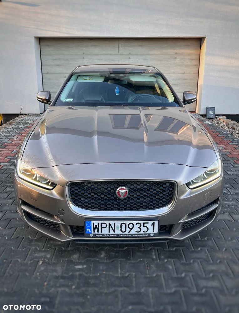 Jaguar XE 2.0 T Pure - 1