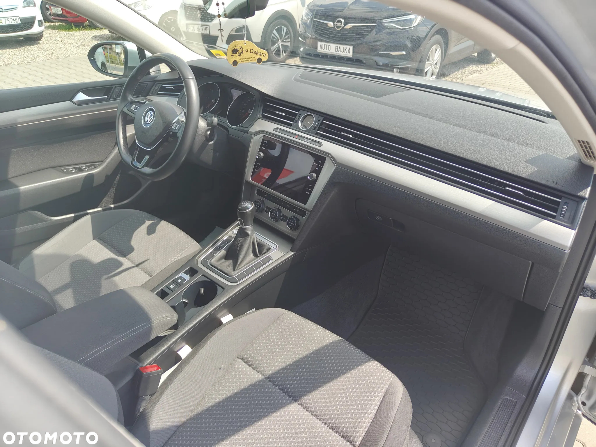 Volkswagen Passat - 17